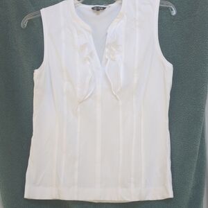 NIC+ZOE Stretch White cotton blend sleeveless top with ruffle detail